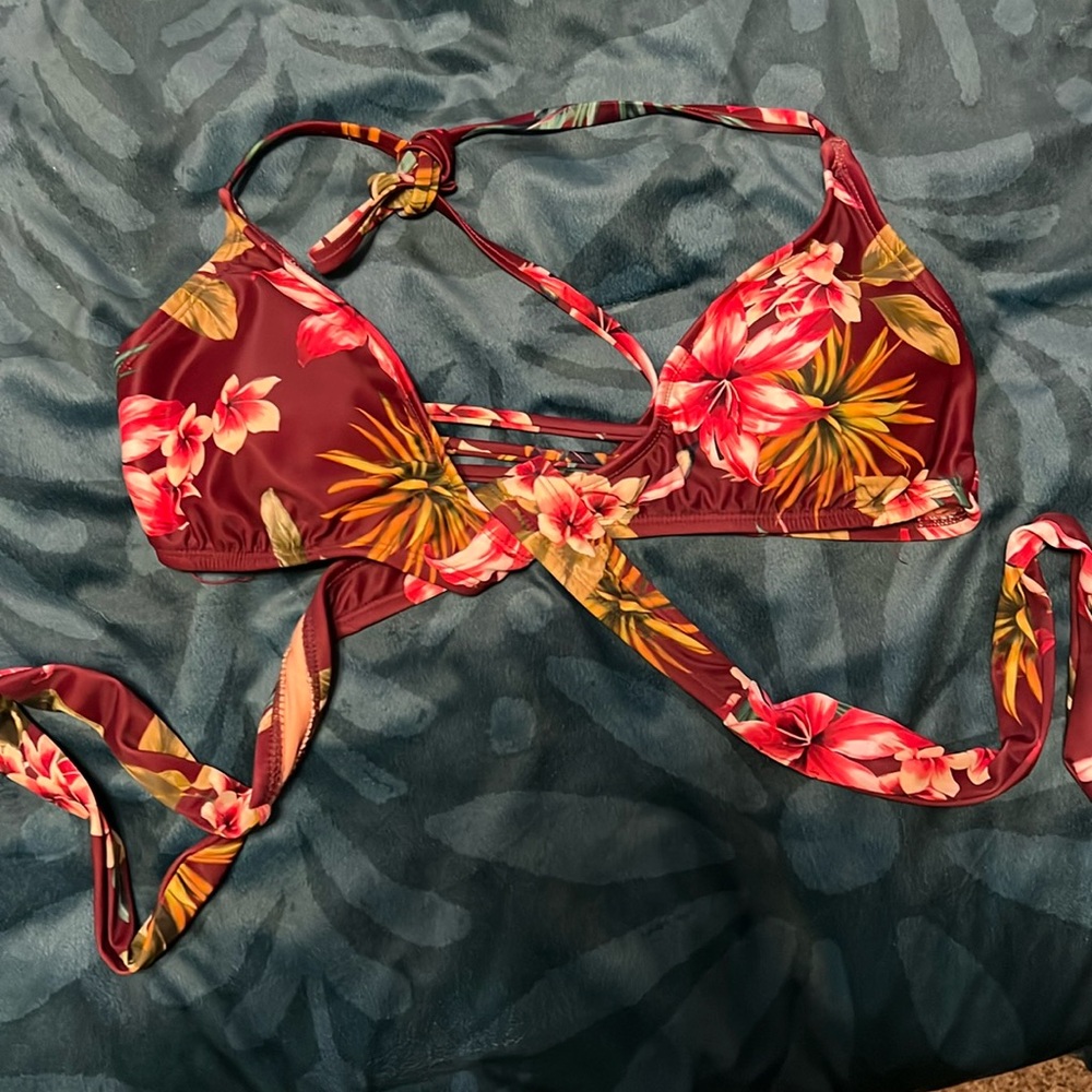 Sun & shore bikini top.  NWOT.  Small.